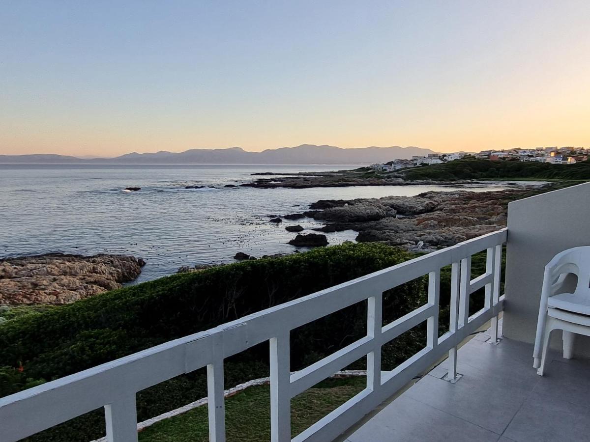 On The Rocks Guesthouse Gansbaai Exterior foto