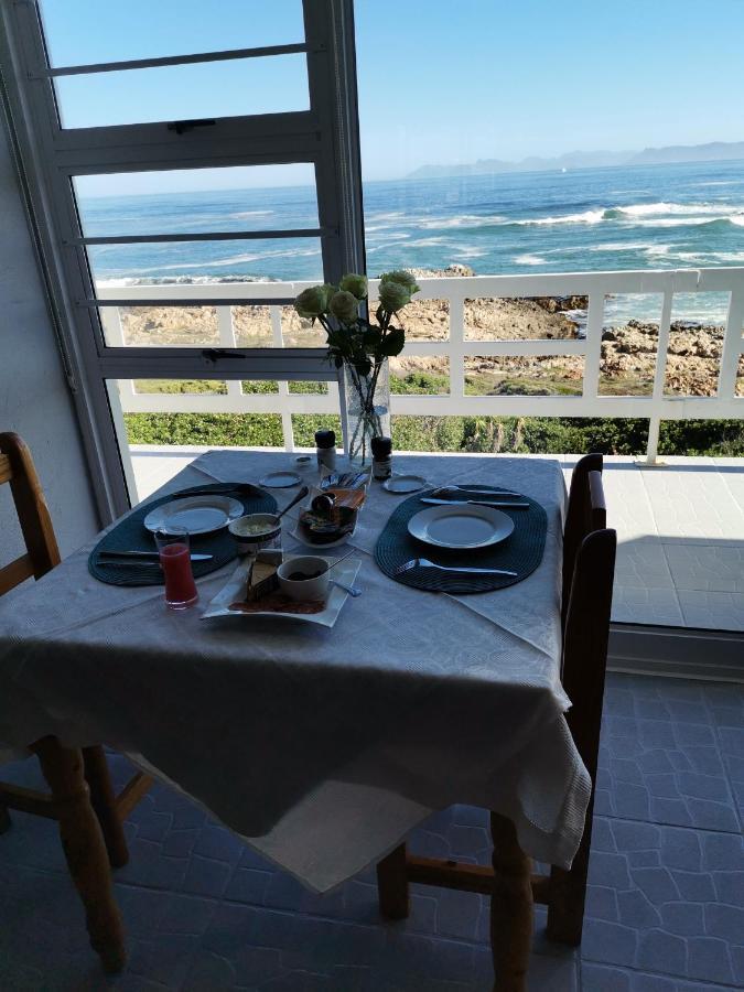 On The Rocks Guesthouse Gansbaai Exterior foto