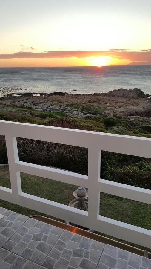 On The Rocks Guesthouse Gansbaai Exterior foto